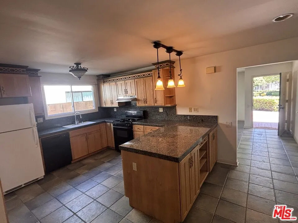 6667 Lederer Avenue West Hills, CA 91307