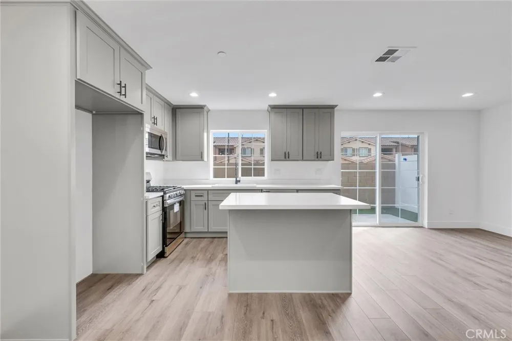 16385 Valencia Avenue #3 Fontana, CA 92335