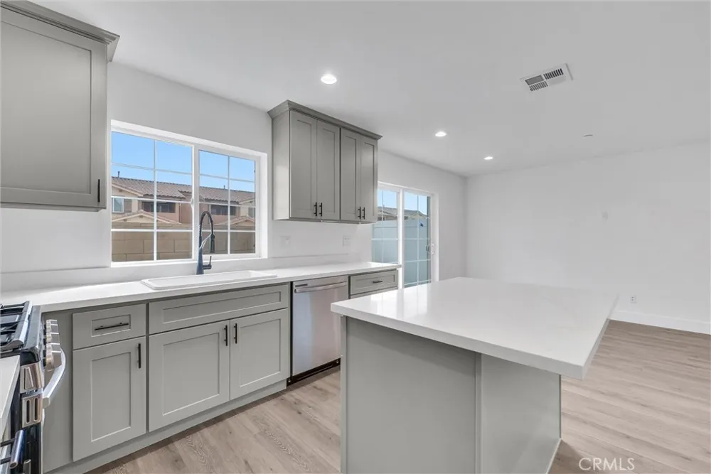 16385 Valencia Avenue #3 Fontana, CA 92335