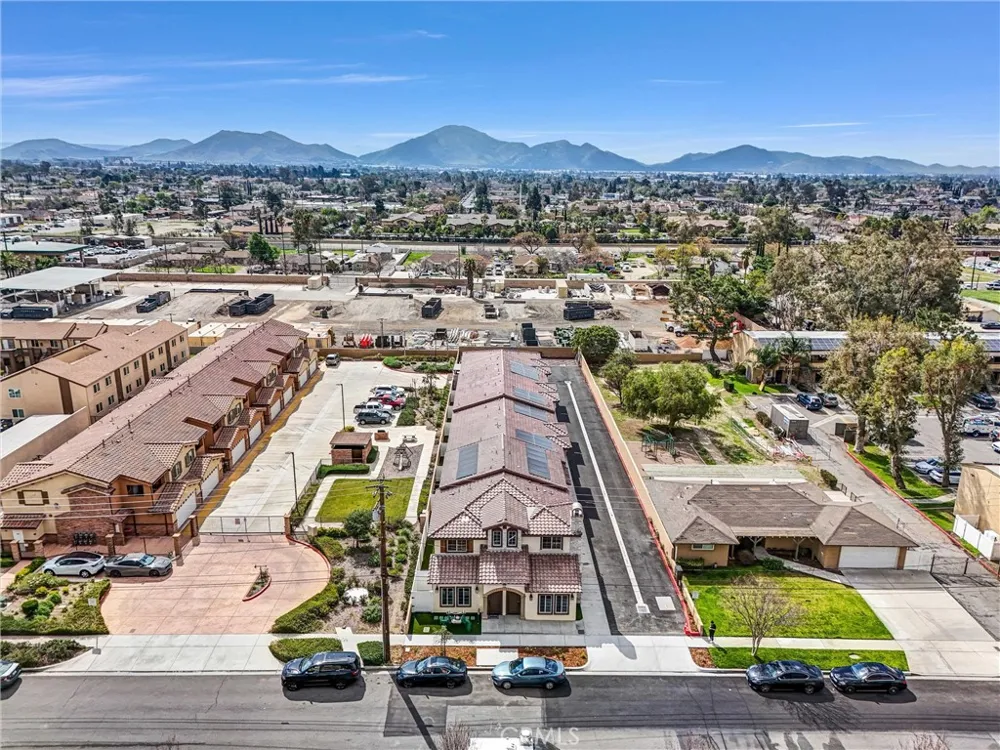16385 Valencia Avenue #3 Fontana, CA 92335
