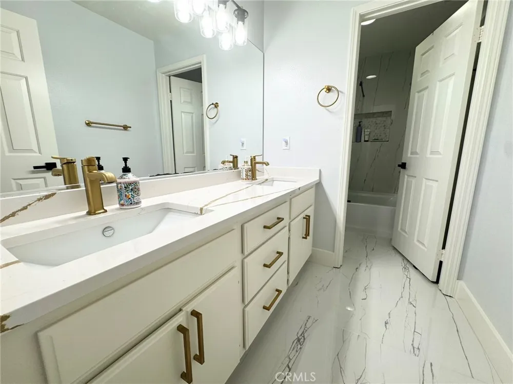 1536 Sappanwood Avenue Thousand Oaks, CA 91320