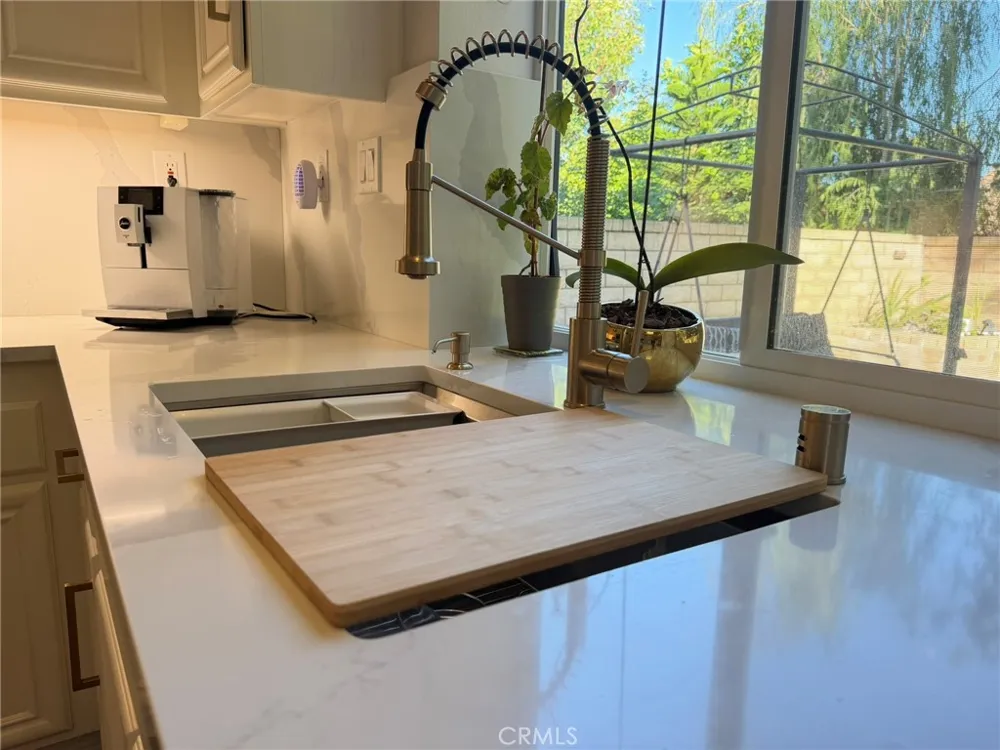 1536 Sappanwood Avenue Thousand Oaks, CA 91320