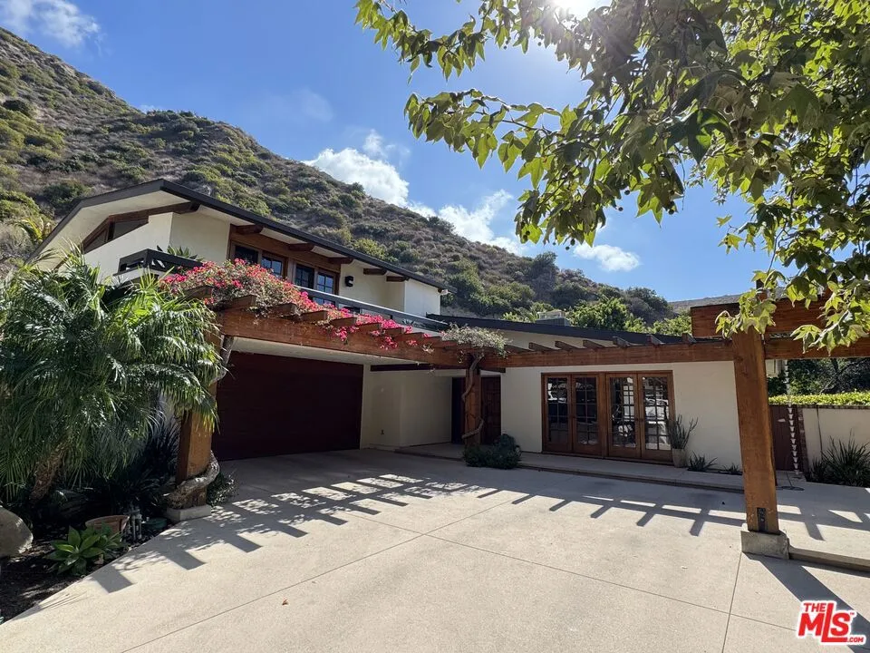 5942 Paseo Canyon Drive Malibu, CA 90265