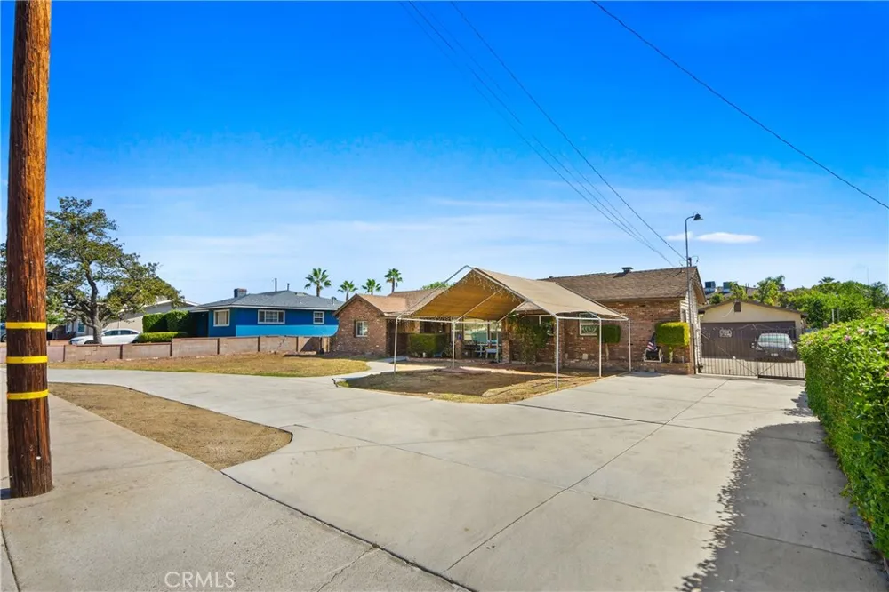 9475 Acacia Fontana, CA 92335