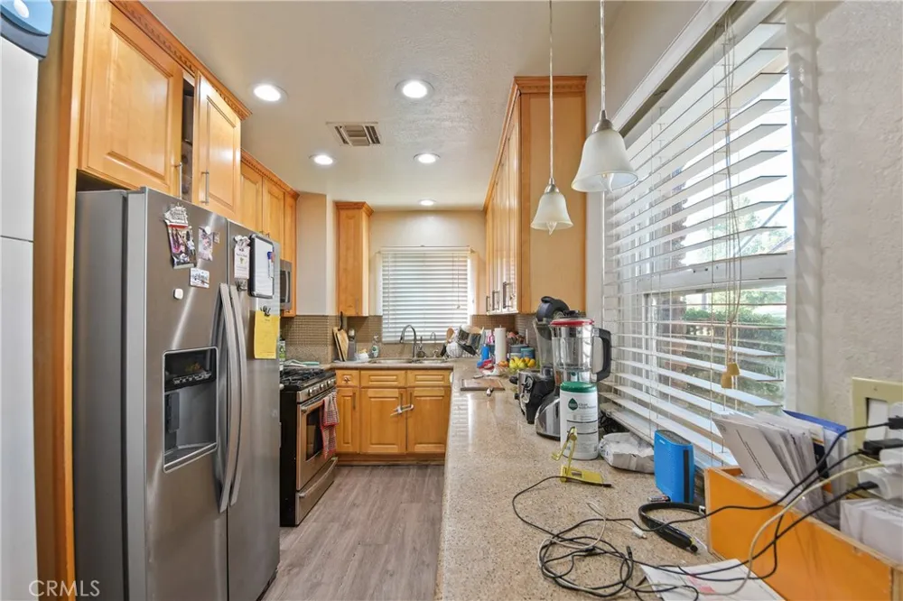 9475 Acacia Fontana, CA 92335