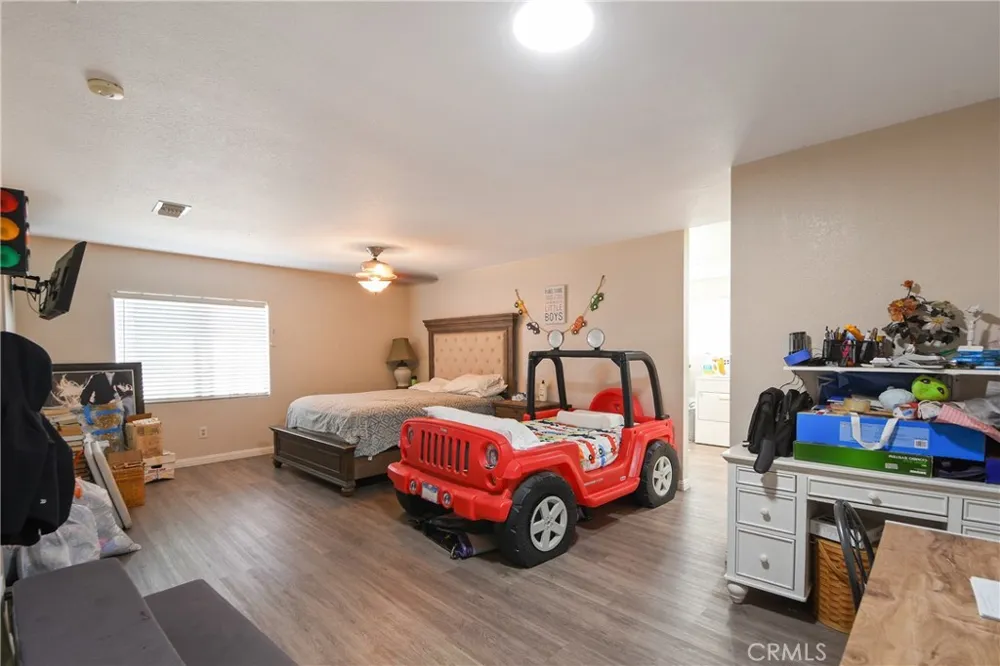 9475 Acacia Fontana, CA 92335