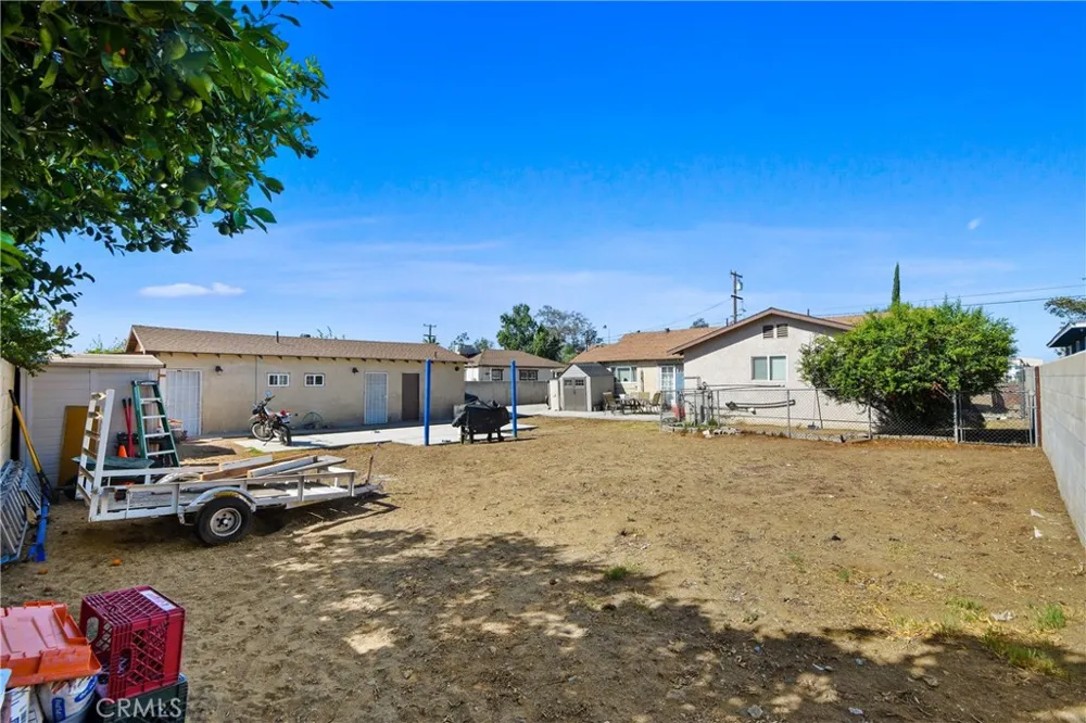 9475 Acacia Fontana, CA 92335