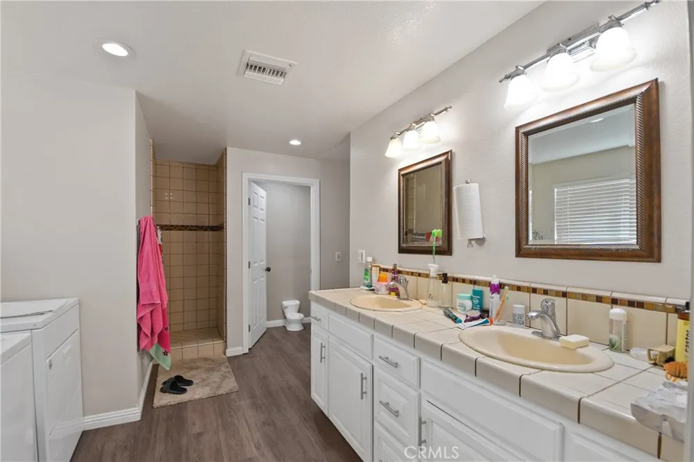 9475 Acacia Fontana, CA 92335