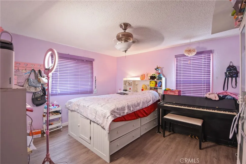 9475 Acacia Fontana, CA 92335