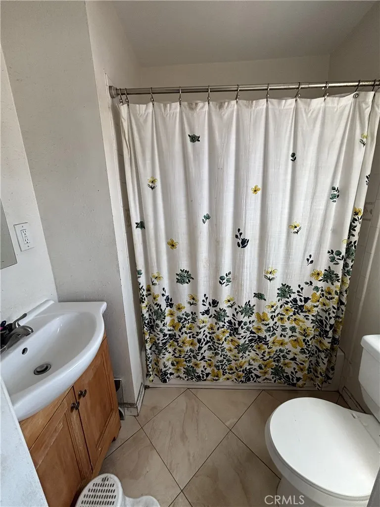 10614 Beak South Gate, CA 90280