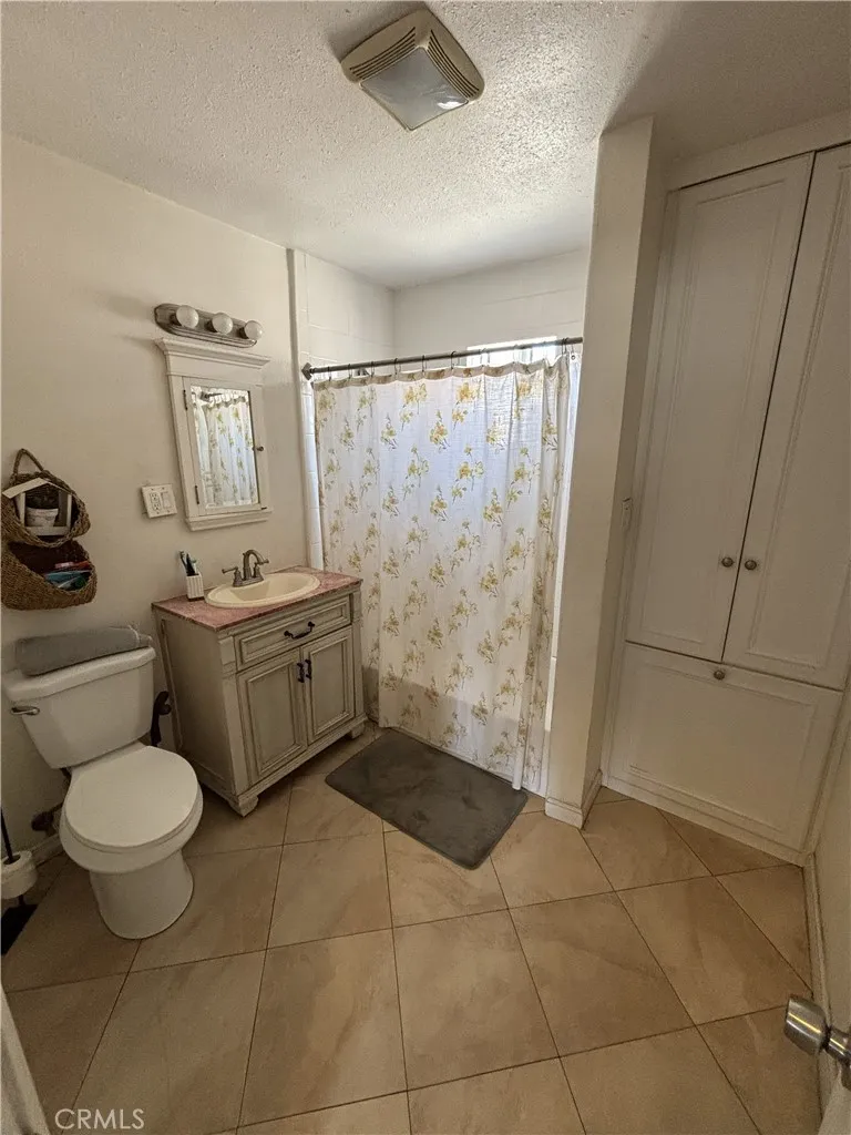 10614 Beak South Gate, CA 90280