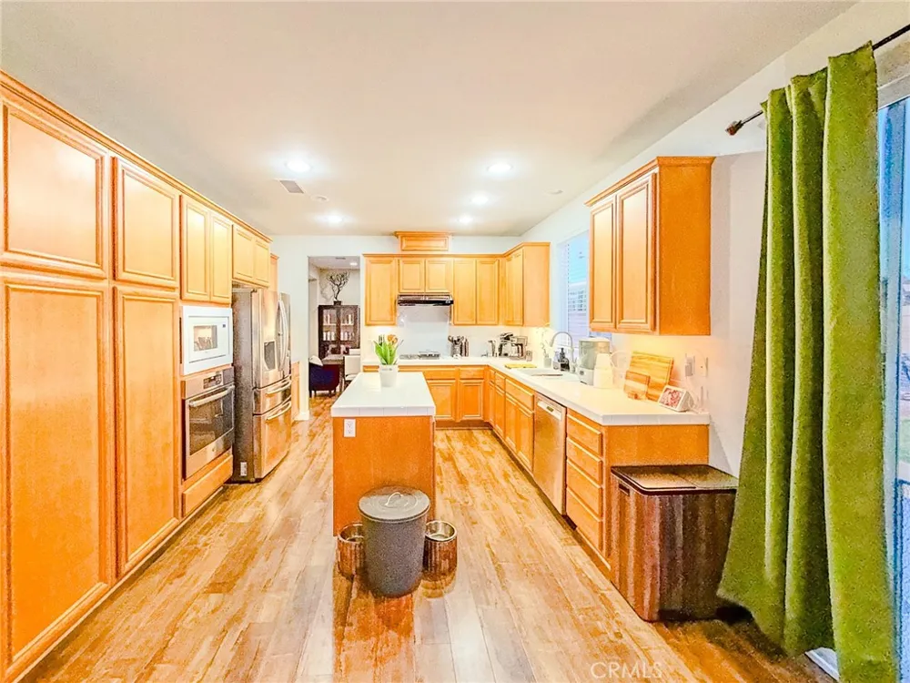 43759 Brandon Thomas Way Lancaster, CA 93536