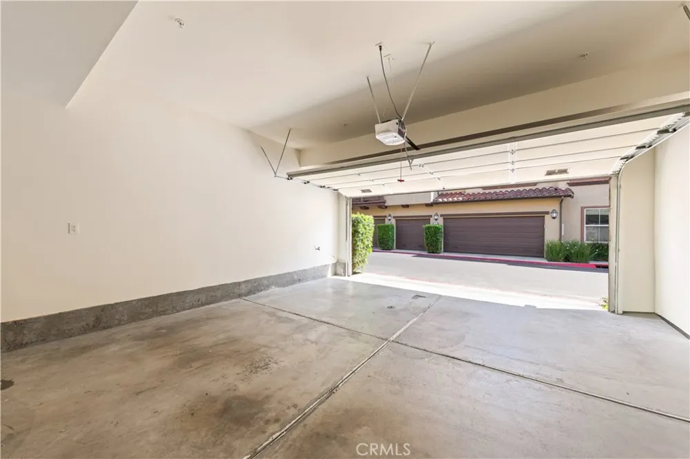 141 Danbrook Irvine, CA 92603