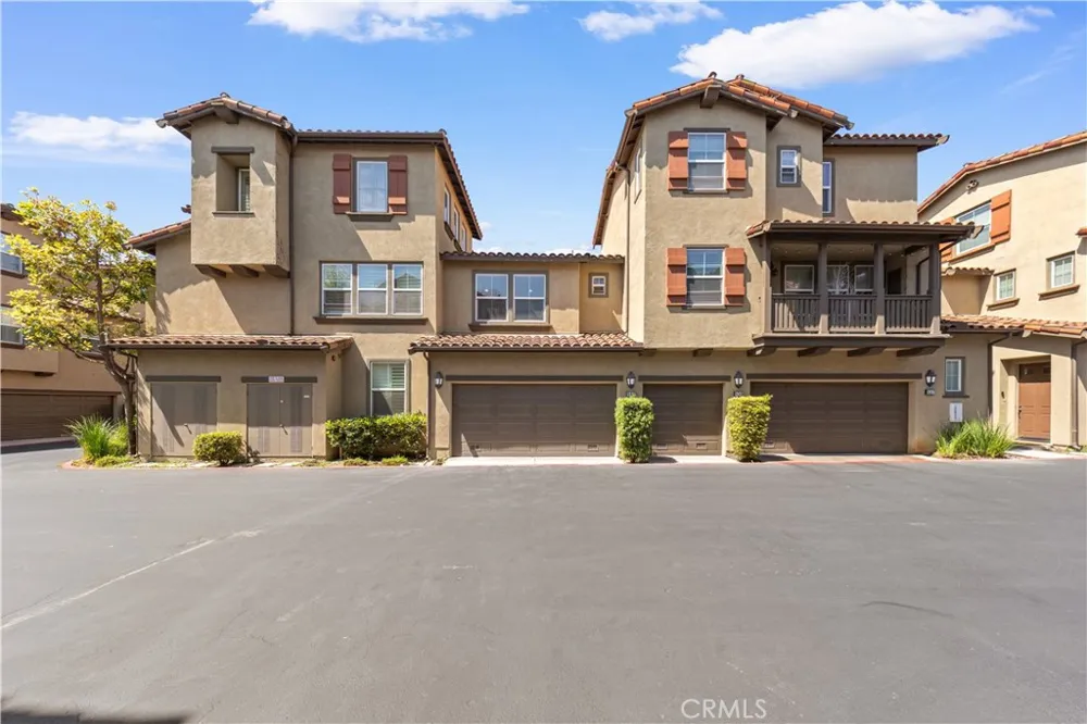141 Danbrook Irvine, CA 92603