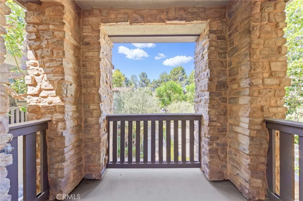 141 Danbrook Irvine, CA 92603