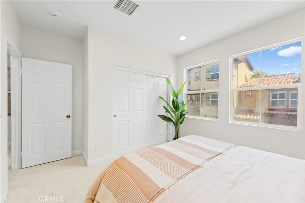 141 Danbrook Irvine, CA 92603