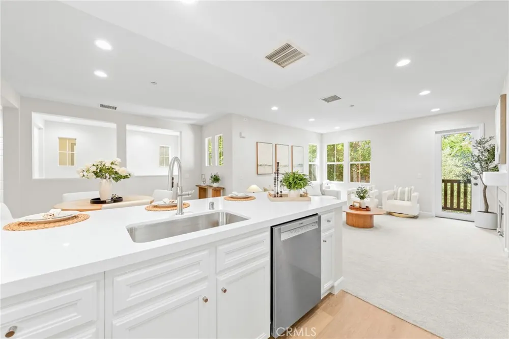 141 Danbrook Irvine, CA 92603