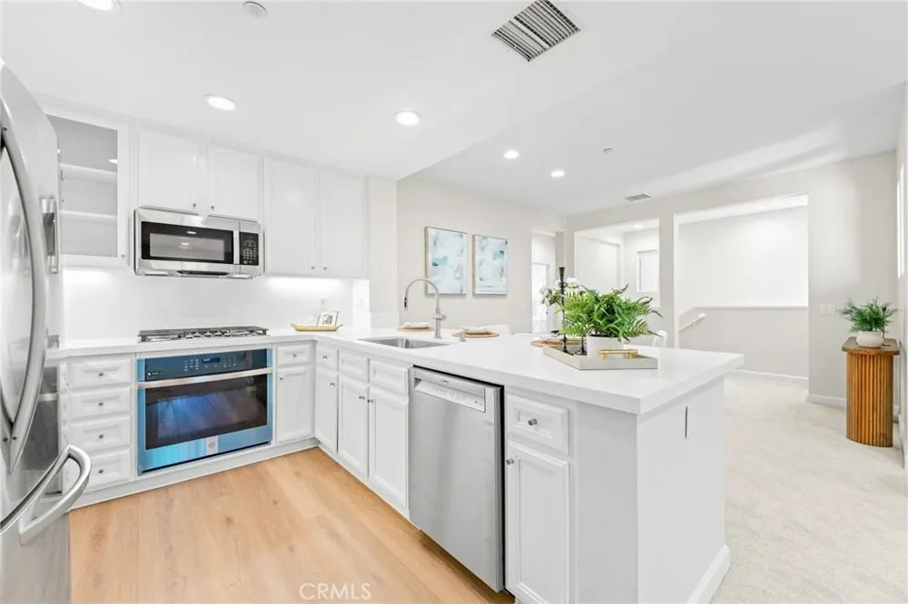 141 Danbrook Irvine, CA 92603