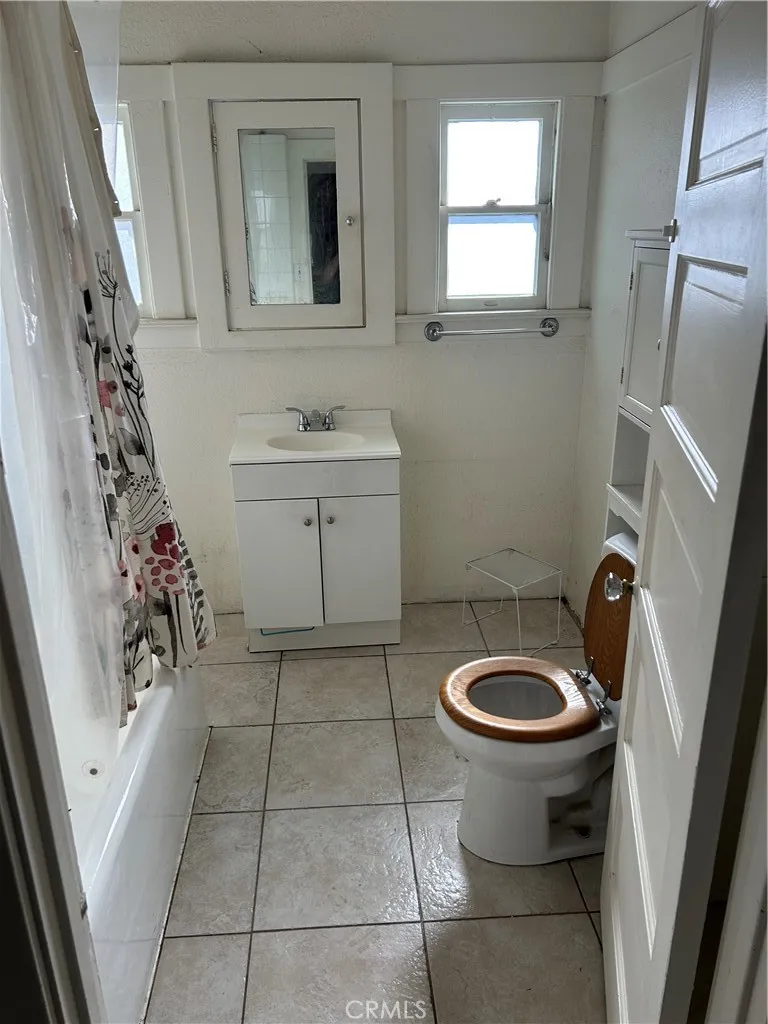 1184 Kenmore Los Angeles, CA 90029