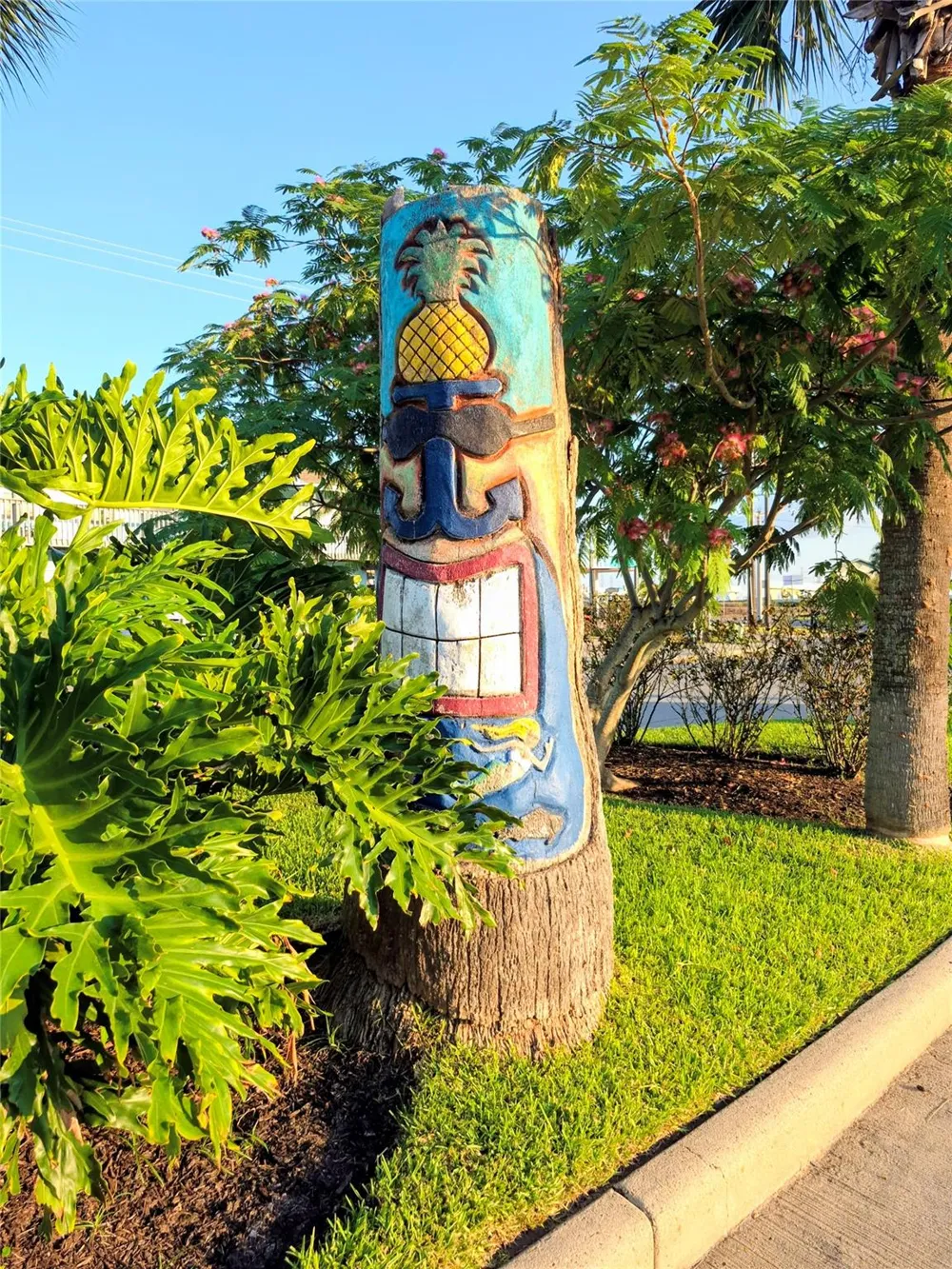 1318 Outrigger Tiki Island, TX 77554
