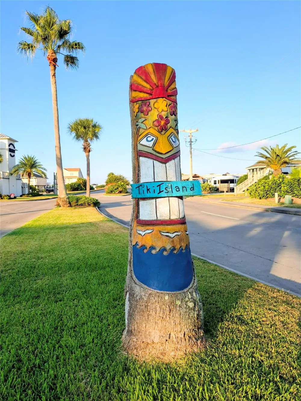 1318 Outrigger Tiki Island, TX 77554