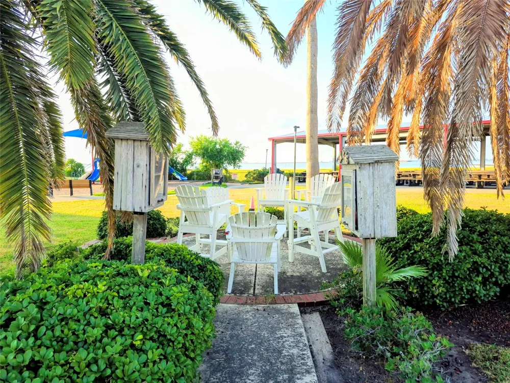 1318 Outrigger Tiki Island, TX 77554