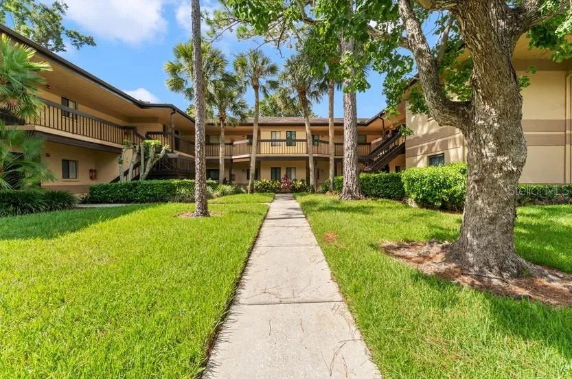 2689 SABAL SPRINGS CIRCLE #102 Clearwater, FL 33761