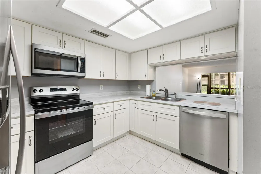 2689 SABAL SPRINGS CIRCLE #102 Clearwater, FL 33761