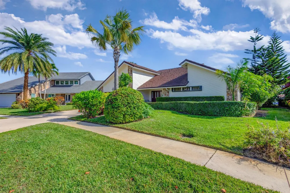 12870 La Rochelle Circle Palm Beach Gardens, FL 33410