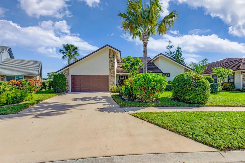 12870 La Rochelle Circle Palm Beach Gardens, FL 33410