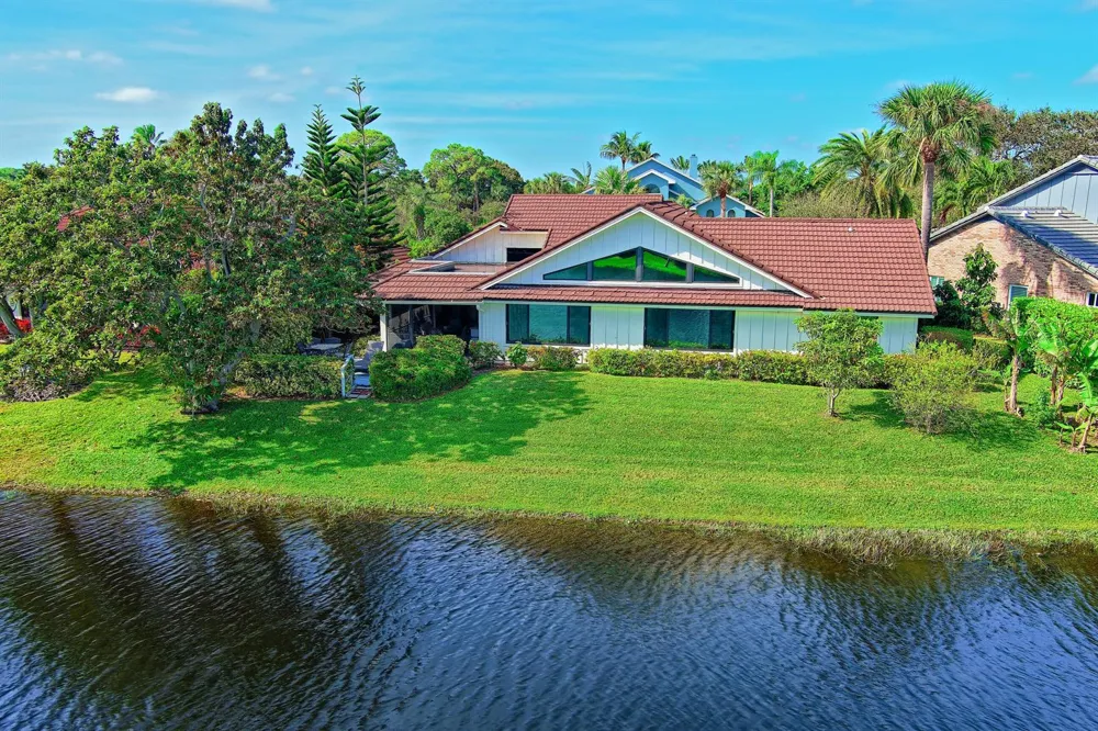 12870 La Rochelle Circle Palm Beach Gardens, FL 33410