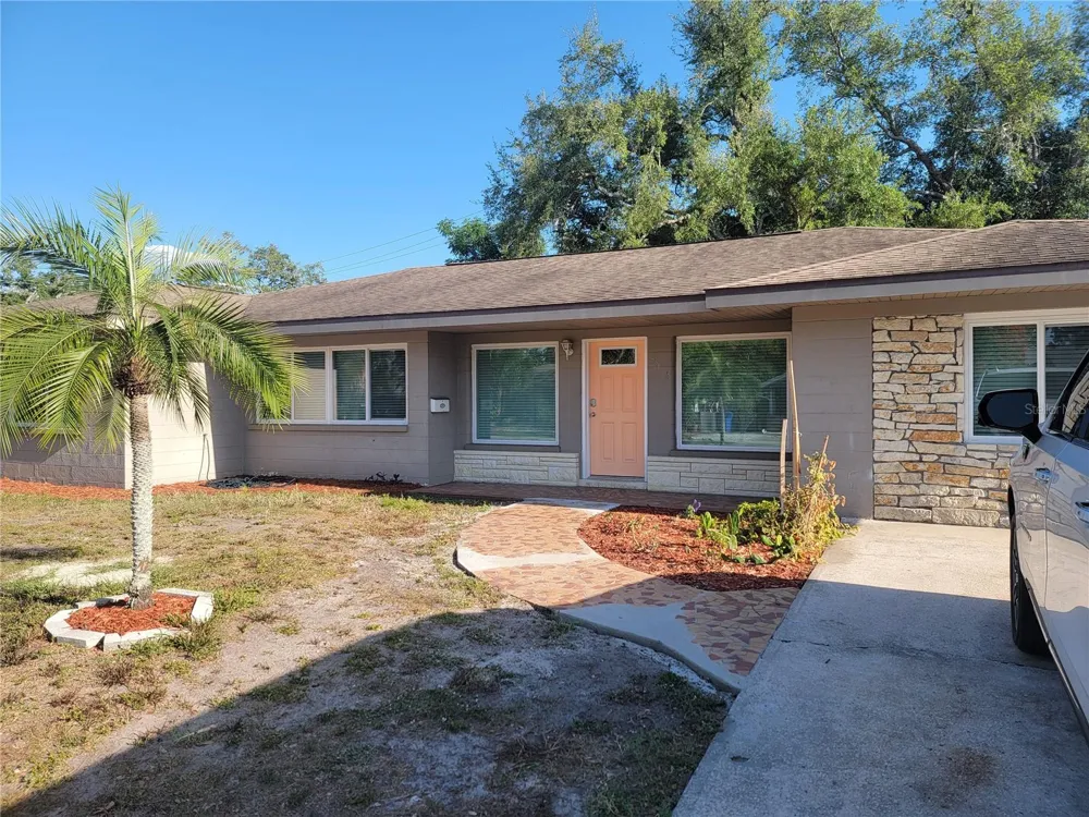 516 1ST AVENUE E Bradenton, FL 34208