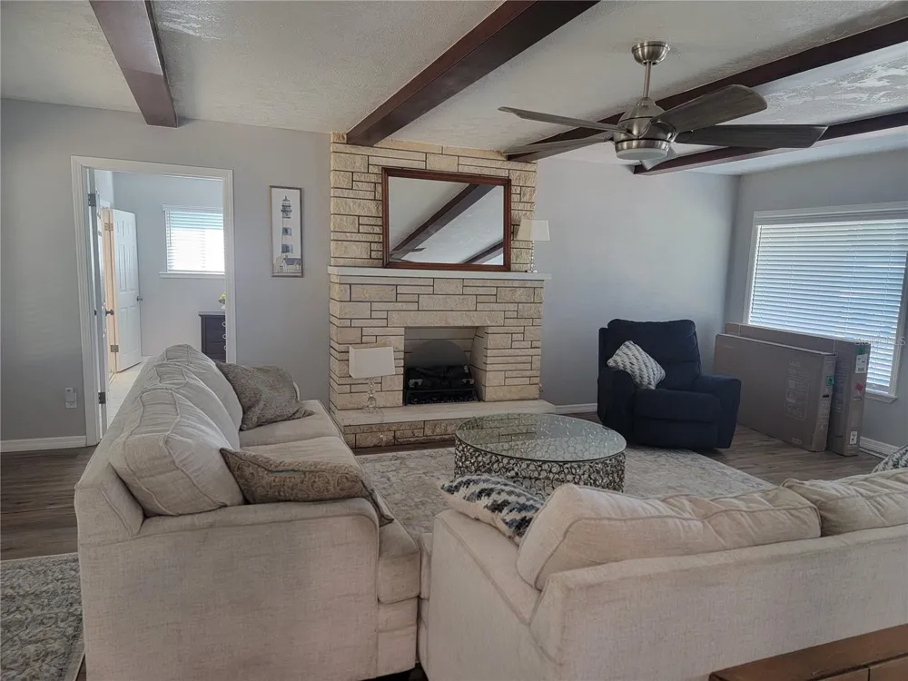 516 1ST AVENUE E Bradenton, FL 34208