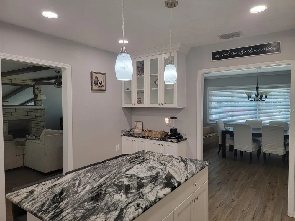516 1ST AVENUE E Bradenton, FL 34208