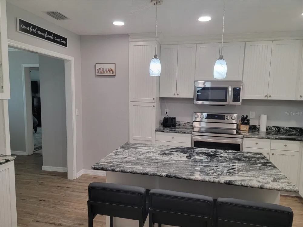 516 1ST AVENUE E Bradenton, FL 34208