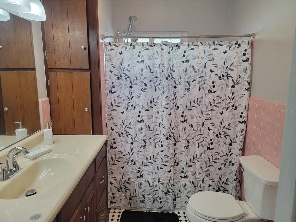 516 1ST AVENUE E Bradenton, FL 34208