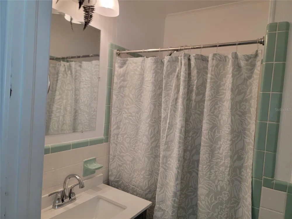 516 1ST AVENUE E Bradenton, FL 34208