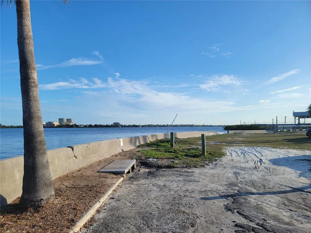 516 1ST AVENUE E Bradenton, FL 34208
