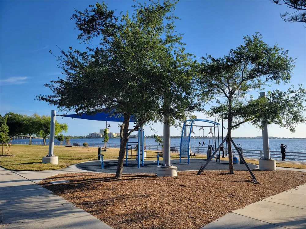 516 1ST AVENUE E Bradenton, FL 34208