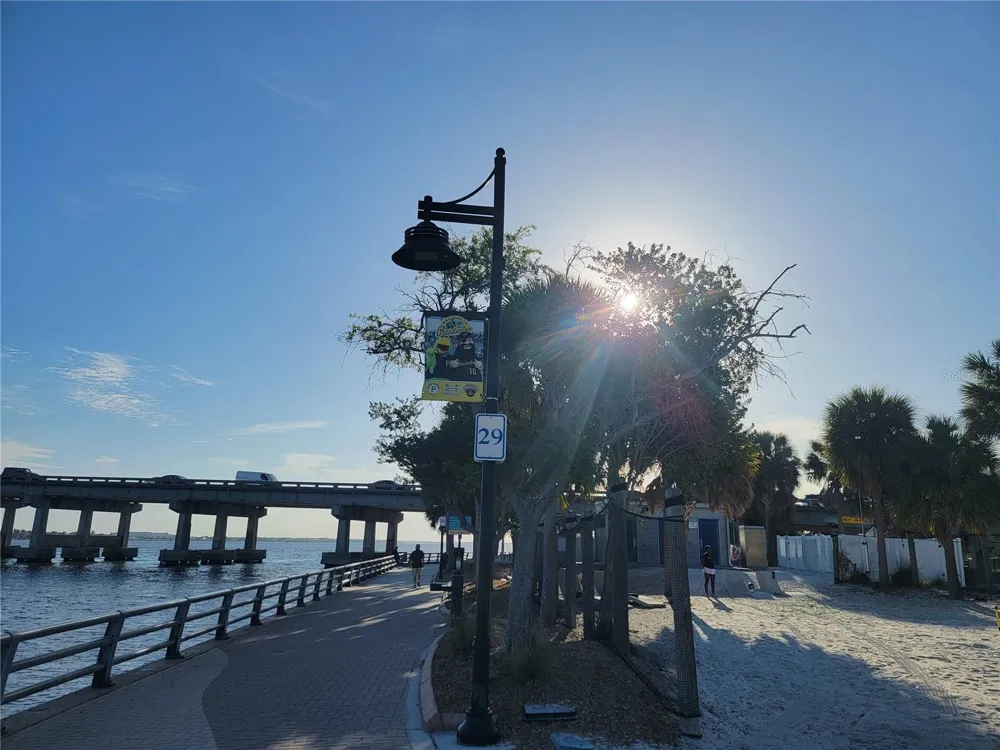 516 1ST AVENUE E Bradenton, FL 34208