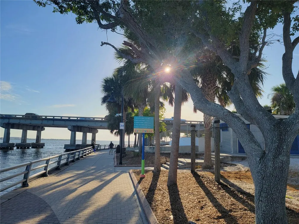516 1ST AVENUE E Bradenton, FL 34208