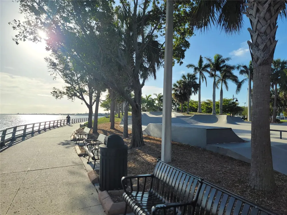 516 1ST AVENUE E Bradenton, FL 34208