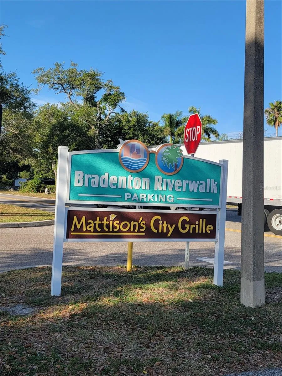 516 1ST AVENUE E Bradenton, FL 34208