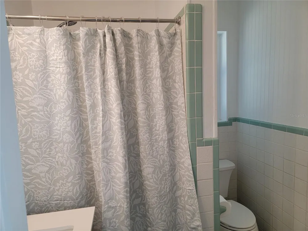 516 1ST AVENUE E Bradenton, FL 34208
