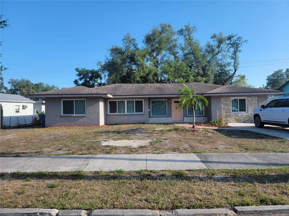 516 1ST AVENUE E Bradenton, FL 34208