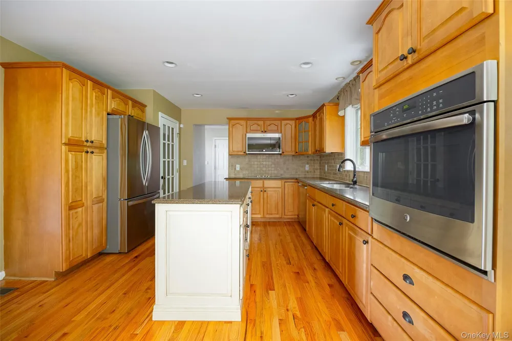 76 Rockledge Drive Pleasant Valley, NY 12569