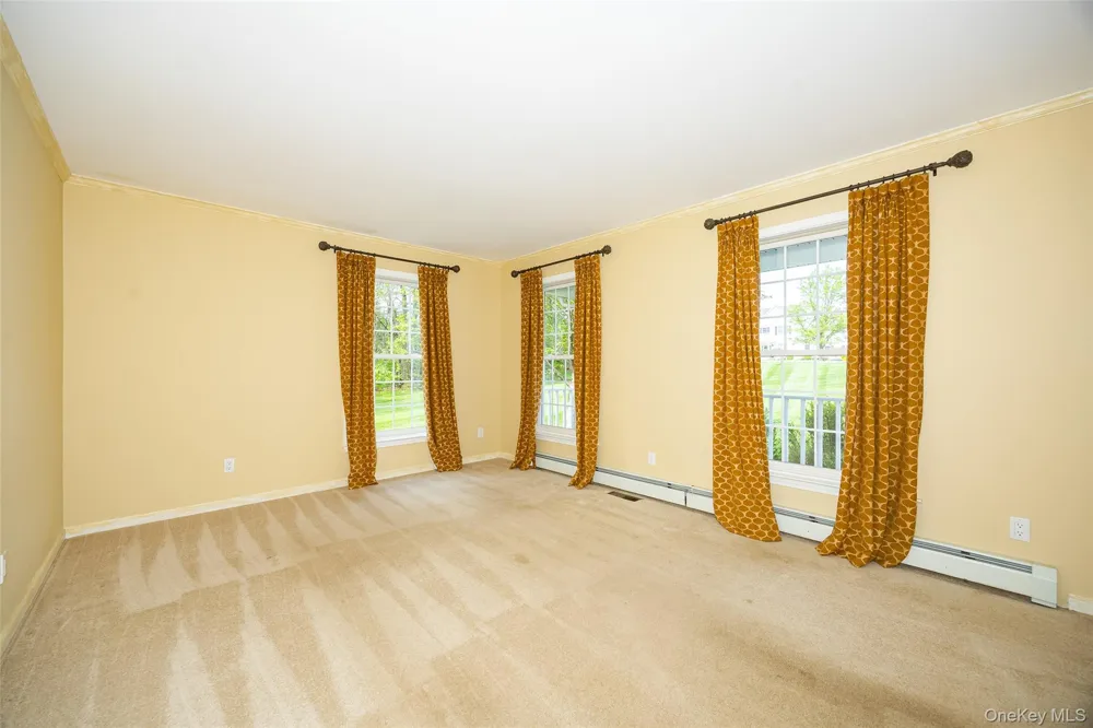 76 Rockledge Drive Pleasant Valley, NY 12569