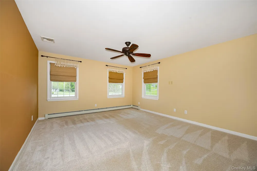 76 Rockledge Drive Pleasant Valley, NY 12569
