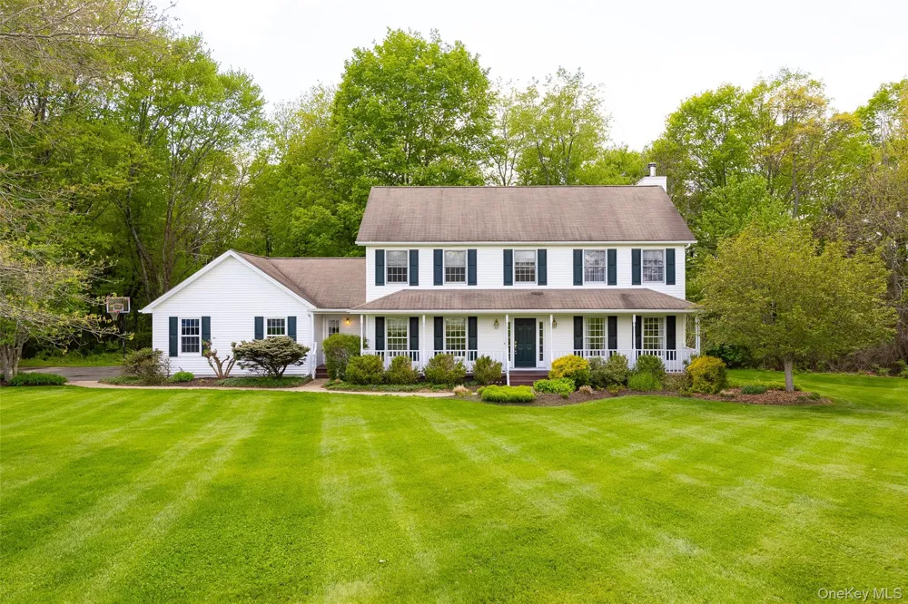 76 Rockledge Drive Pleasant Valley, NY 12569