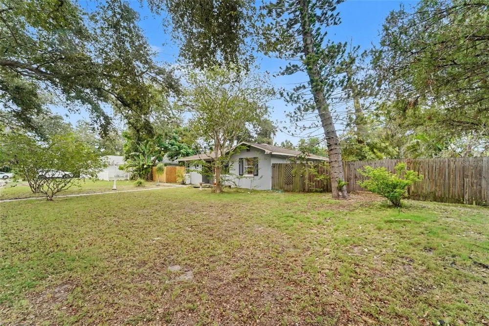 6190 2ND AVENUE S St Petersburg, FL 33707